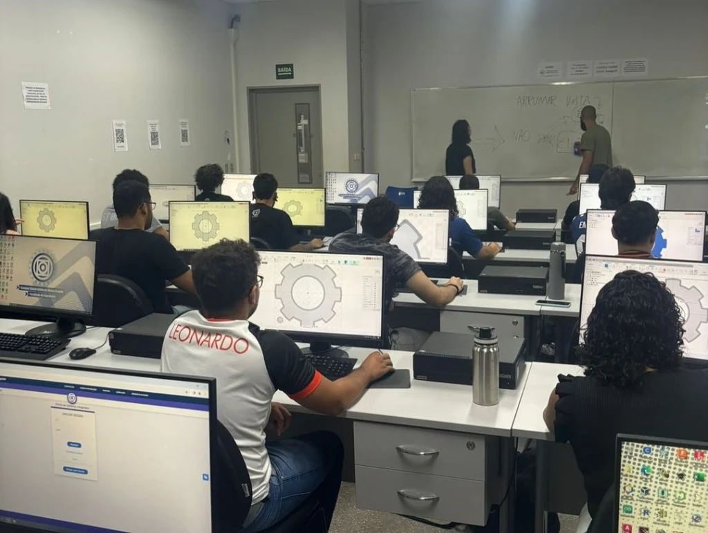 Minicurso prático e atividades em laboratório de computação